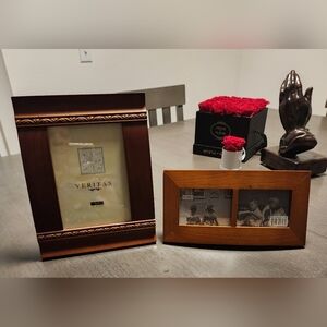 Bundle of 2 Picture Frames